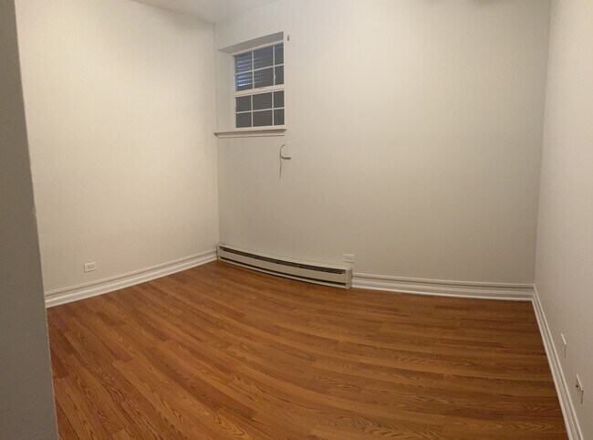 Bedroom Full View - 3520 S Prairie Ave