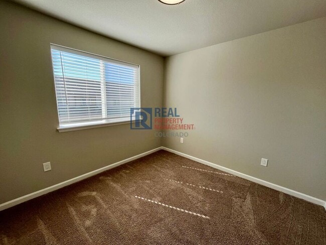 Building Photo - 1611 Spring Water Pt