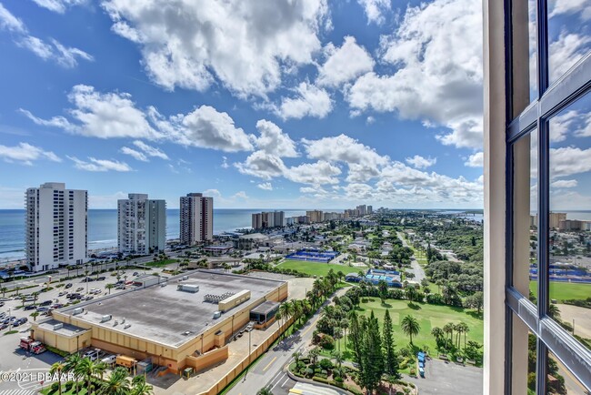 Building Photo - 1 Oceans W Blvd