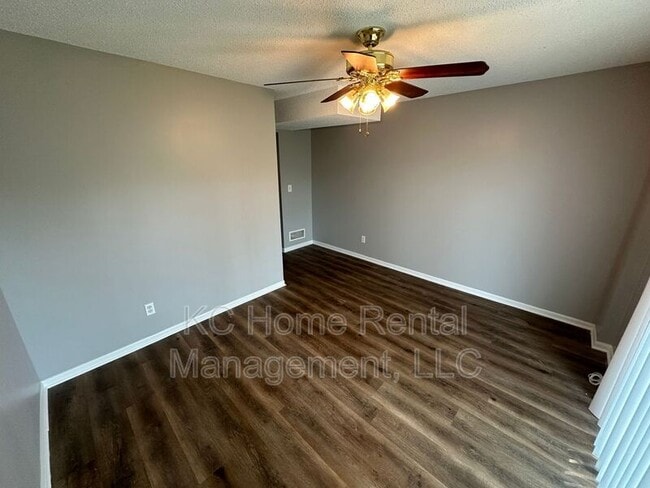 Building Photo - 433 Lee Dr