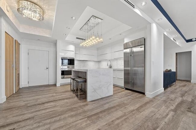 Building Photo - 2301 Collins Ave