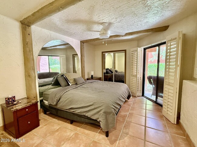 Building Photo - 4303 E Cactus Rd