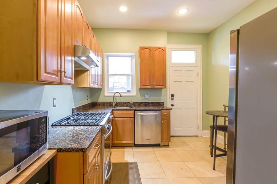 Building Photo - 49 Quincy Pl NE