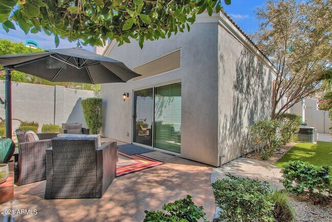 Building Photo - 1138 E Amberwood Dr