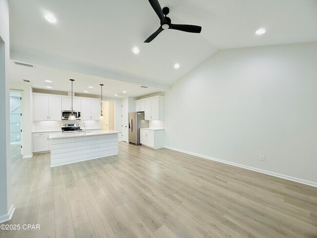 Building Photo - 9002 Parrot Pl