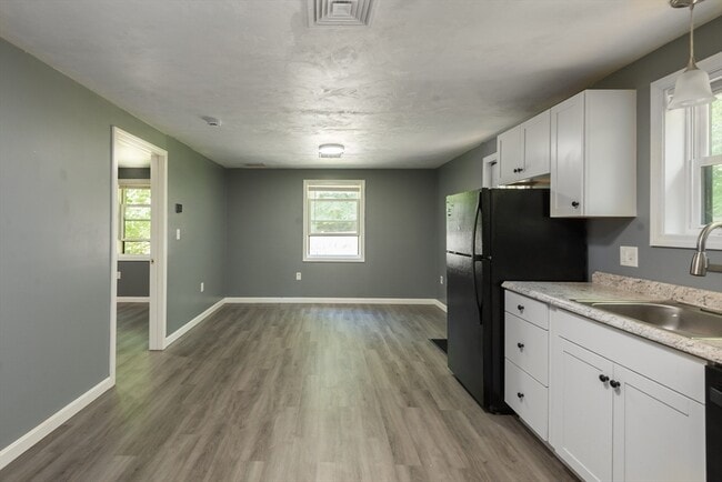 Building Photo - 483 Liberty St