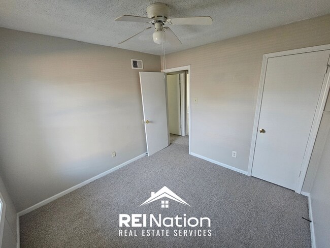 Building Photo - SPRAWLING 4BR/2BA MEMPHIS HOME! | Brick Fireplace & 2-Car Garage | Fenced Yard!