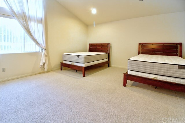 Building Photo - 429 W Woodruff Ave