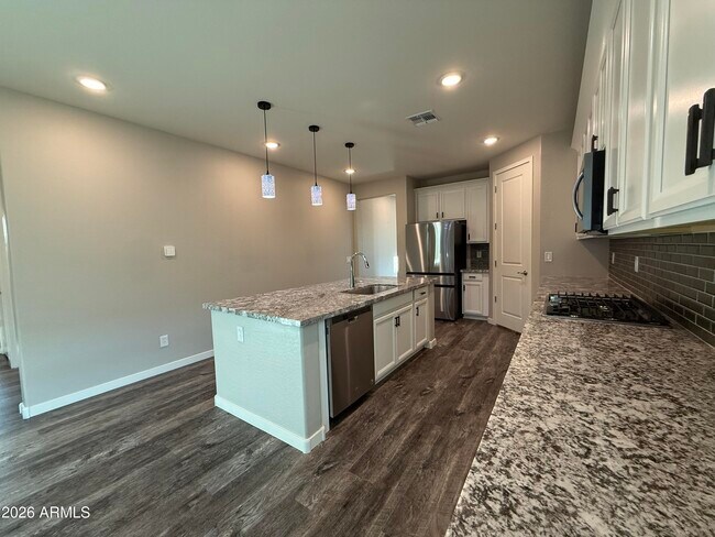 Building Photo - 9458 Thatcher Ave