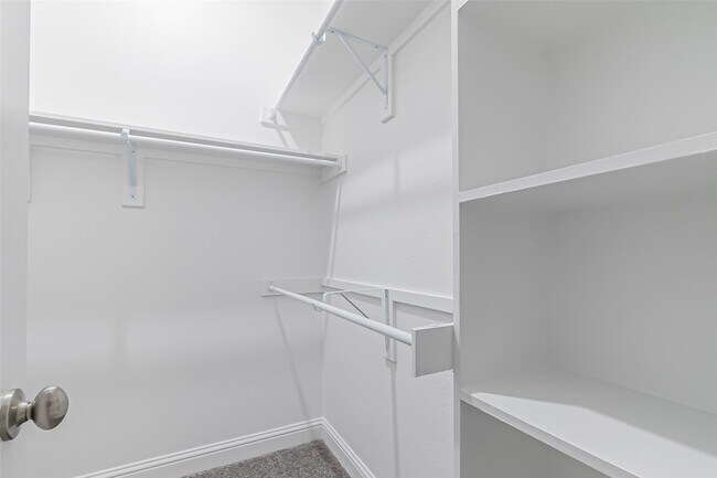 Building Photo - 422 Oleander Dr