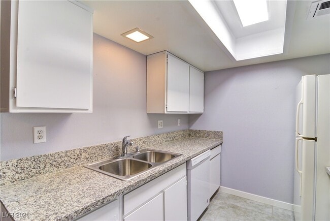 Building Photo - 417 N Lamb Blvd