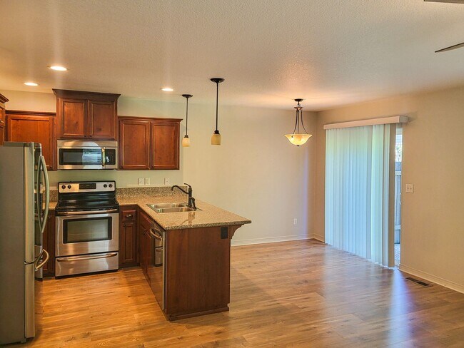 Building Photo - 407-409 Madrona Ave SE
