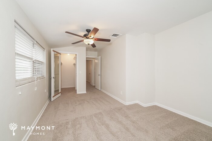 Building Photo - 1231 Greenview Dr