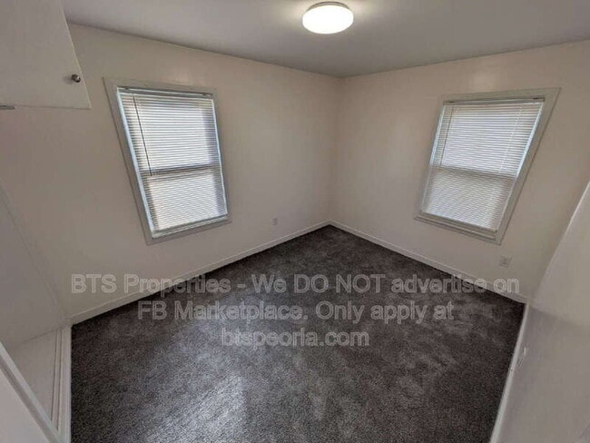 Building Photo - 906 S Tonti Cir