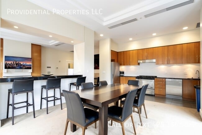 Building Photo - 2721 1st Ave