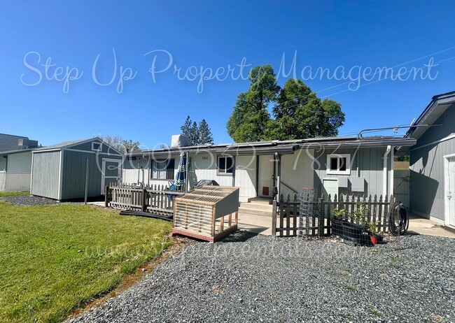 Building Photo - Charming 3 Bedroom Willow Springs Retreat ...
