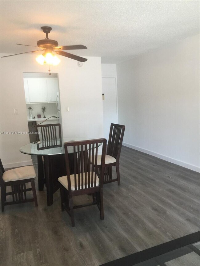 Building Photo - 9229 SW 87th Ave