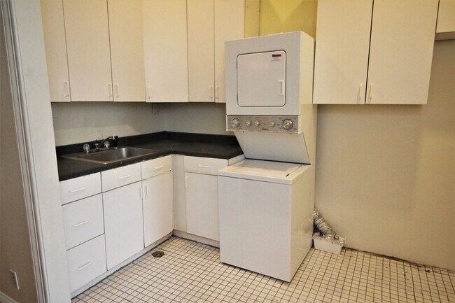 Building Photo - 1513 Bolton St