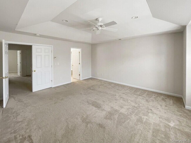 Building Photo - 61 N River Dr