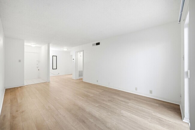 Building Photo - 2601 Bellefontaine
