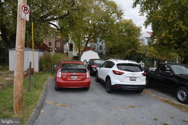 Building Photo - 313 N Market St