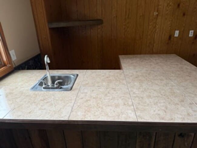 Building Photo - Beautiful country setting