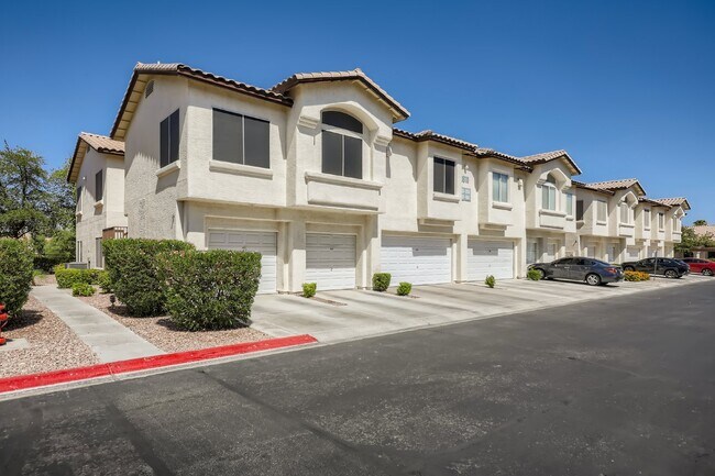 Building Photo - Discover this spacious and well-appointed 2-bedroom + office/den, 2-bath condo located in the hig...