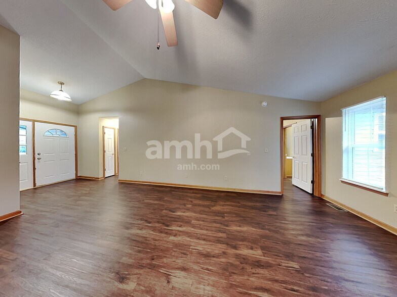 Building Photo - 464 E Quail Wood Ln