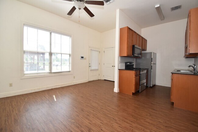 Building Photo - Pine Grove Apartments