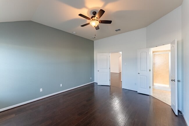 Building Photo - 448 Bottle Brush Dr