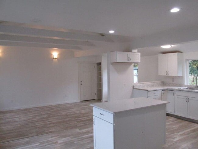 Building Photo - 3 Bedroom House in Mount Vernon