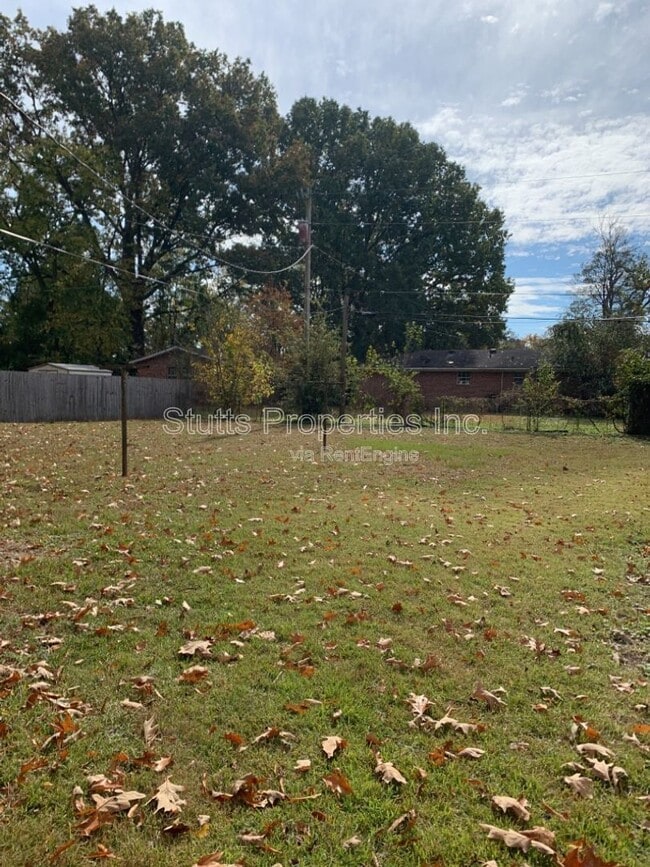 Building Photo - 710 Portage Ave