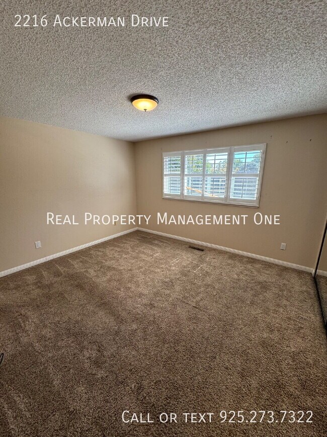 Building Photo - 2216 Ackerman Dr