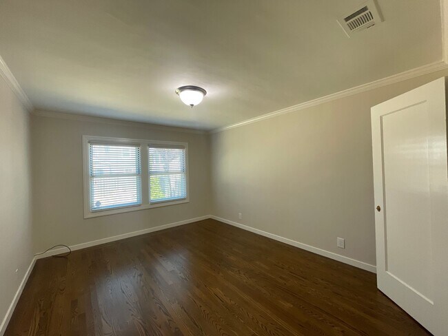 Building Photo - Beautiful San Bruno Home!