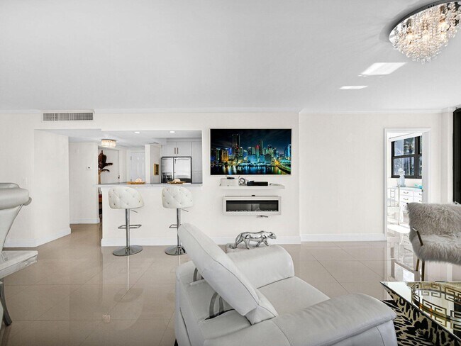 Building Photo - 2049 S Ocean Dr