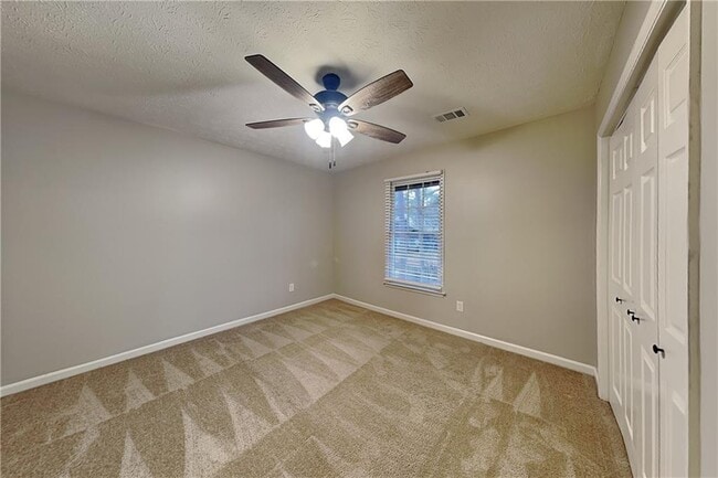 Building Photo - 9880 Lake Forest Way