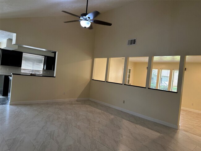 Building Photo - 2826 Green Fields Dr