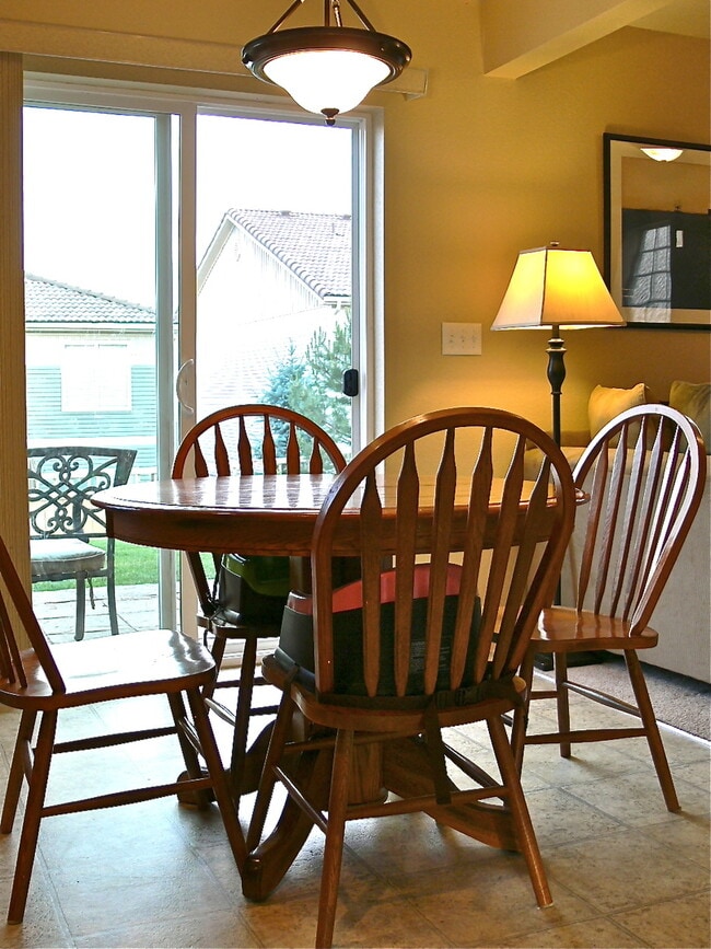 Building Photo - Immaculate just update  in the 4BR The Meadows