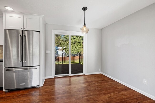 Building Photo - Gorgeous Four Bed-Two Bath Home