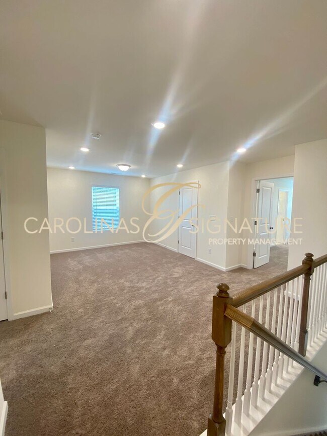 Building Photo - End Unit, 3BR/2.5BA Townhome in Piper Landing