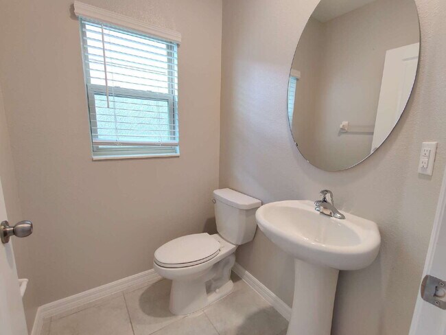 Building Photo - 7232 Samuel Ivy Dr