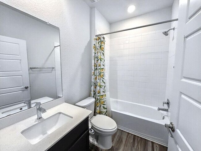 Building Photo - Beautiful 3-Bedroom Home with Spacious Yar...