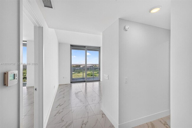 Building Photo - 2000 Metropica Wy