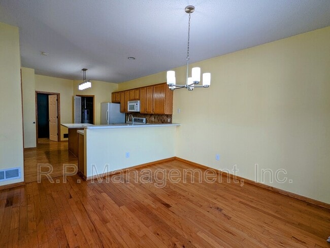 Building Photo - 1909 Bluestem Ln