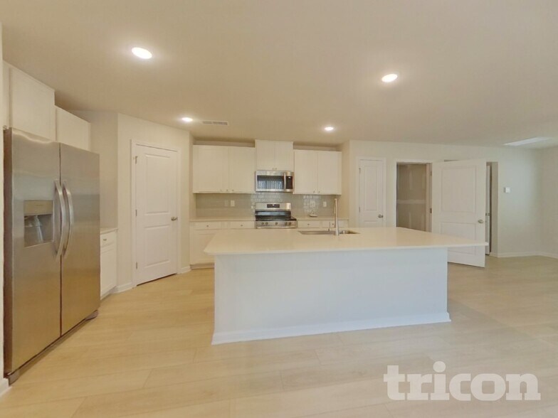 Building Photo - 2539 Trollinger Dr