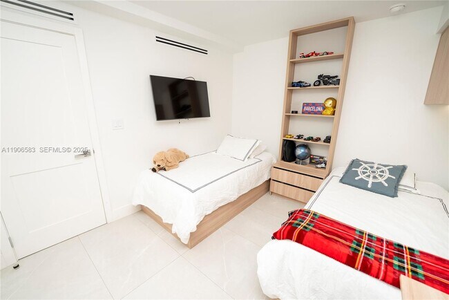 Building Photo - 881 Ocean Dr