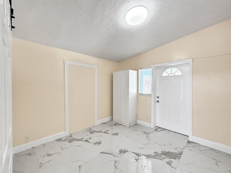 Building Photo - 3675 Prudence Dr