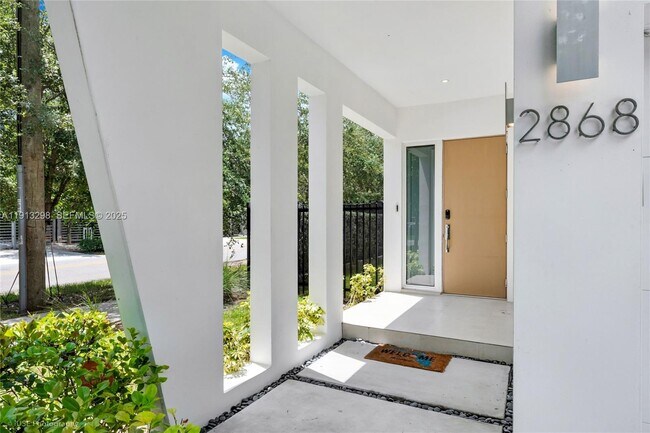 Building Photo - 2868 SW 33rd Ct