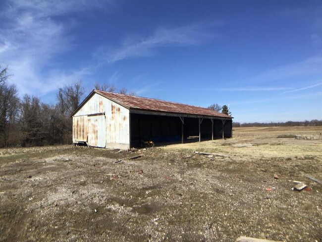 Building Photo - 705 Milburn School Rd