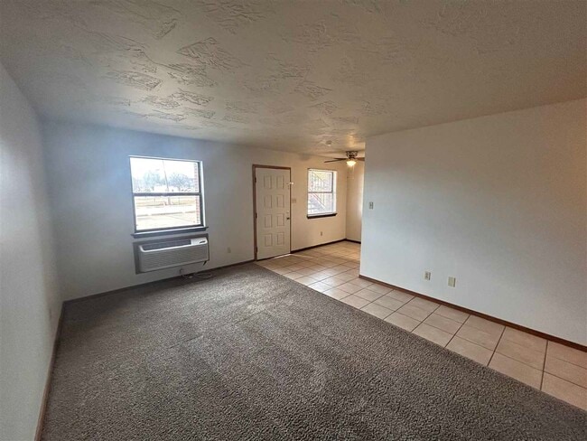 Building Photo - 1912 SW D Ave